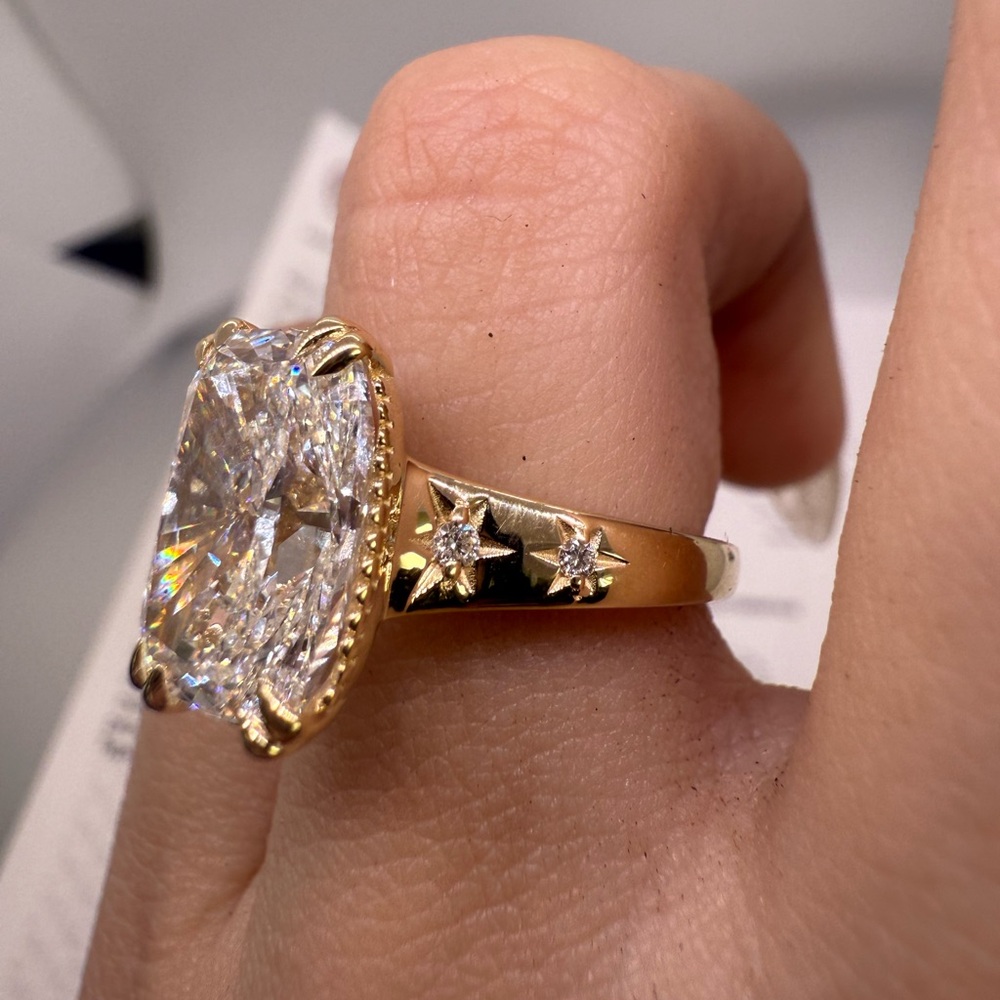 5.02 carat E VS1 elongated cushion diamond engagement ring - Picture 7 of 17
